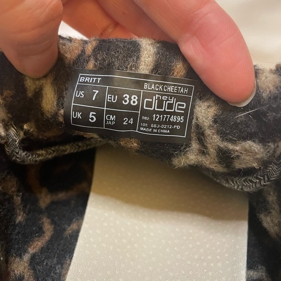 Hey Dude Britt size 7 cheetah print shoes - Picture 7 of 7